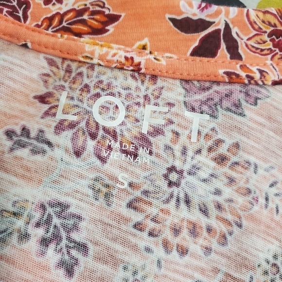 LOFT Floral Print vneck tee shirt 100% cotton Size Small, colorful - Picture 6 of 9
